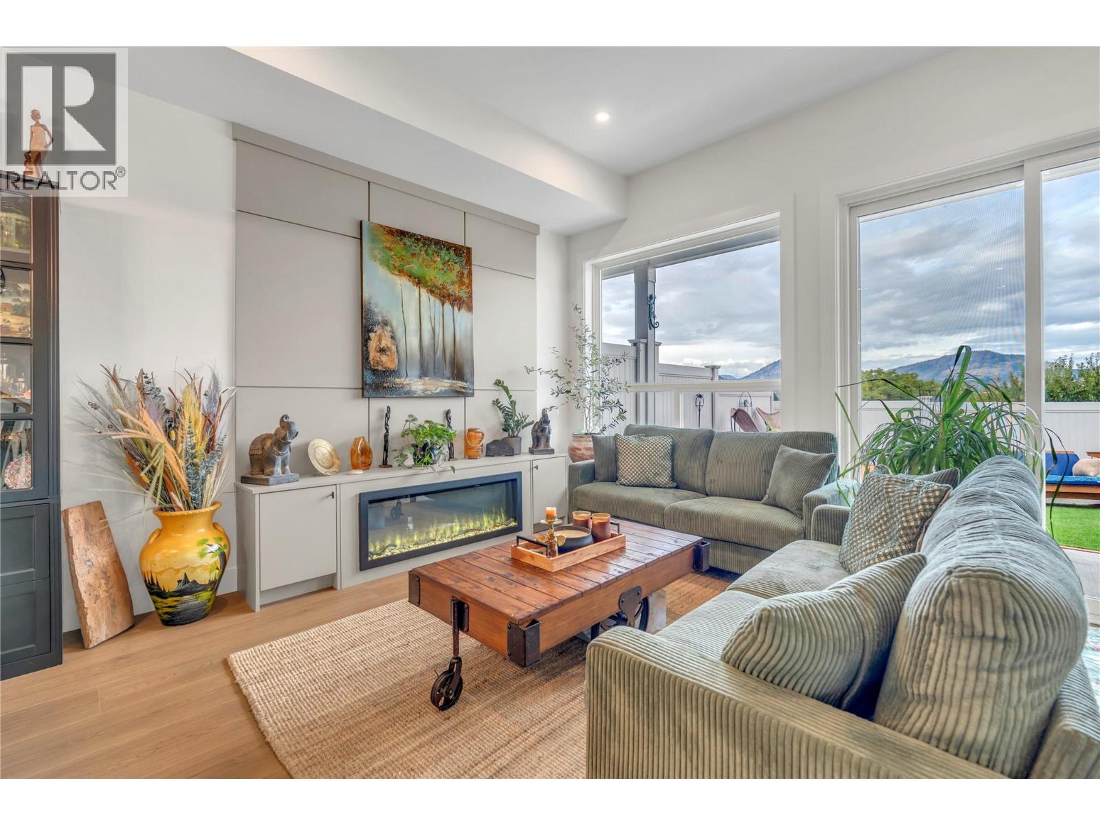 386 Chardonnay Avenue, Oliver