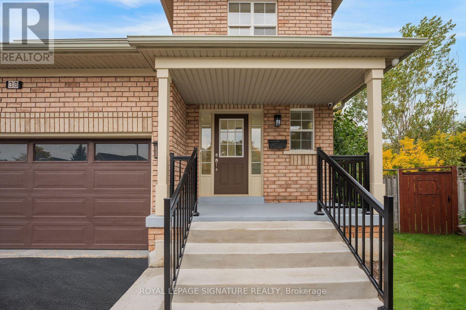 38 Charleswood Circle, Brampton, ON photo 4