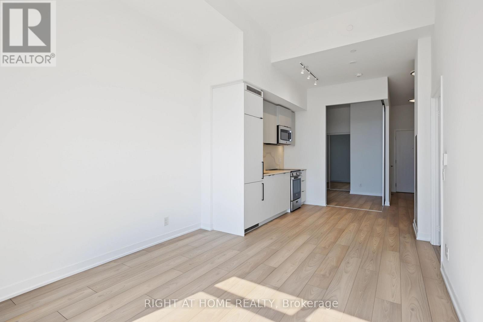#421 285 DUFFERIN STREET - 17
