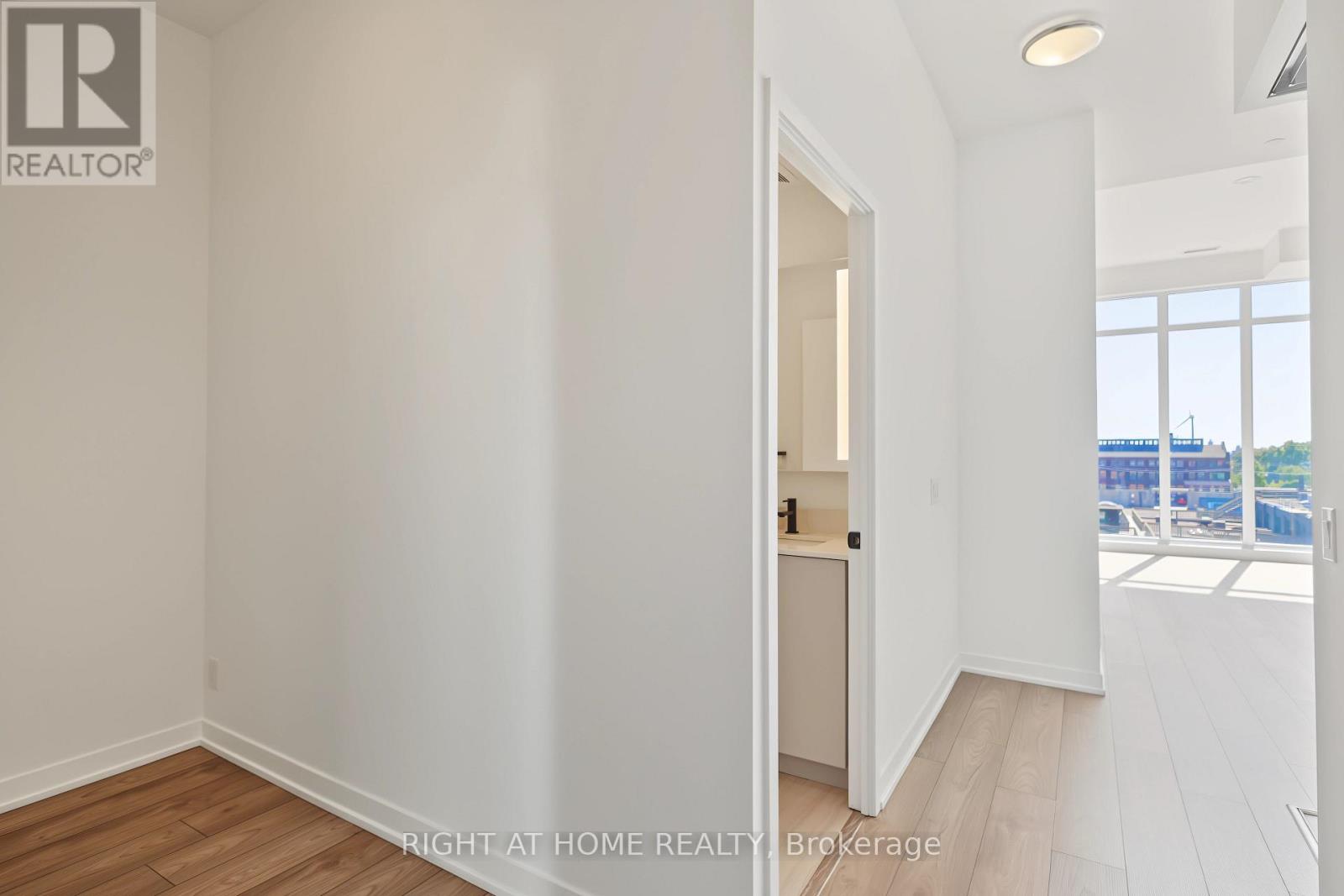 #421 285 DUFFERIN STREET - 9