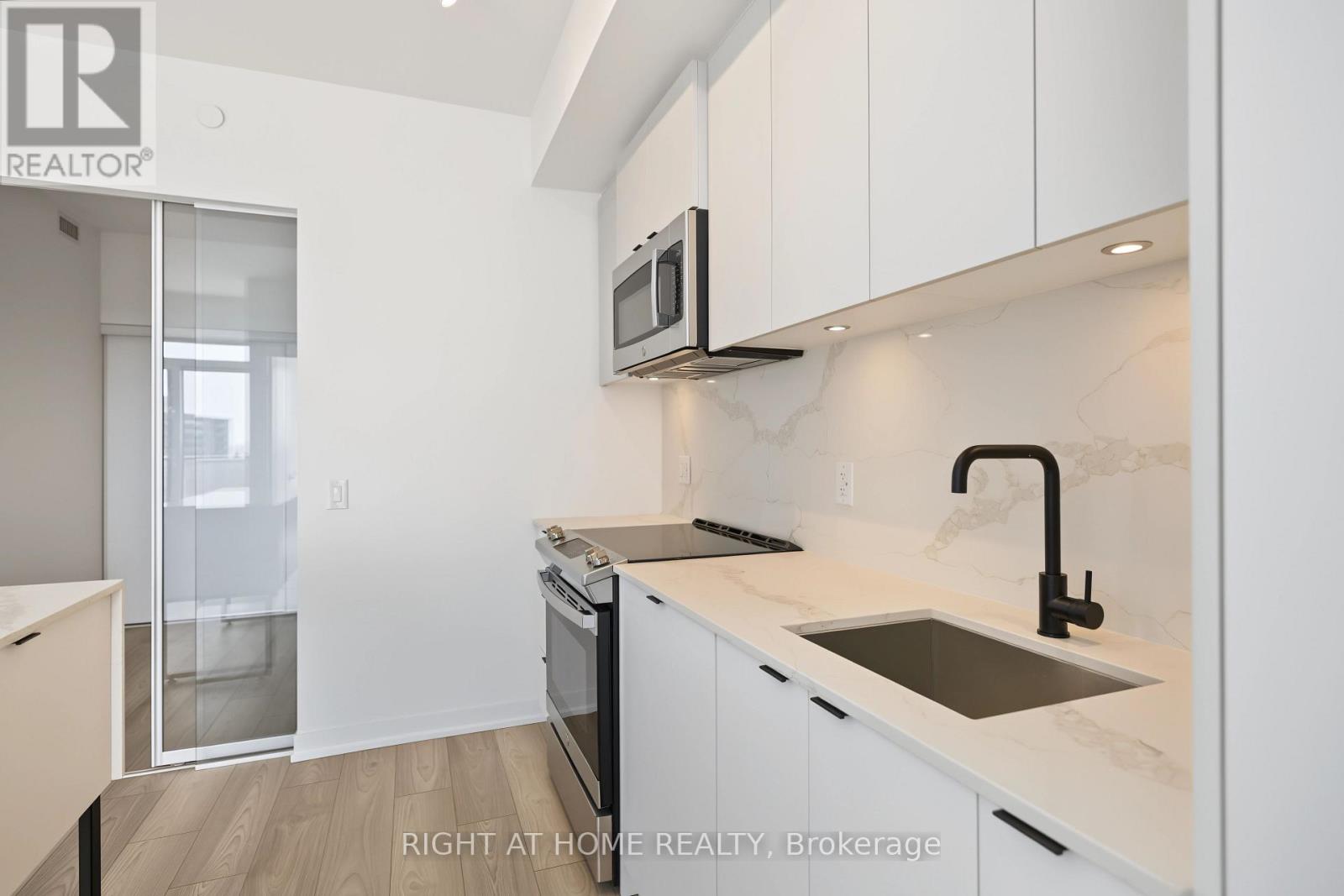 619- 285 Dufferin Street, Toronto, ON photo 13
