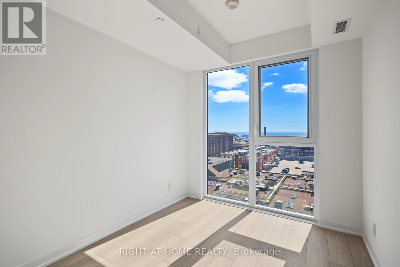 #619 285 DUFFERIN STREET - 15