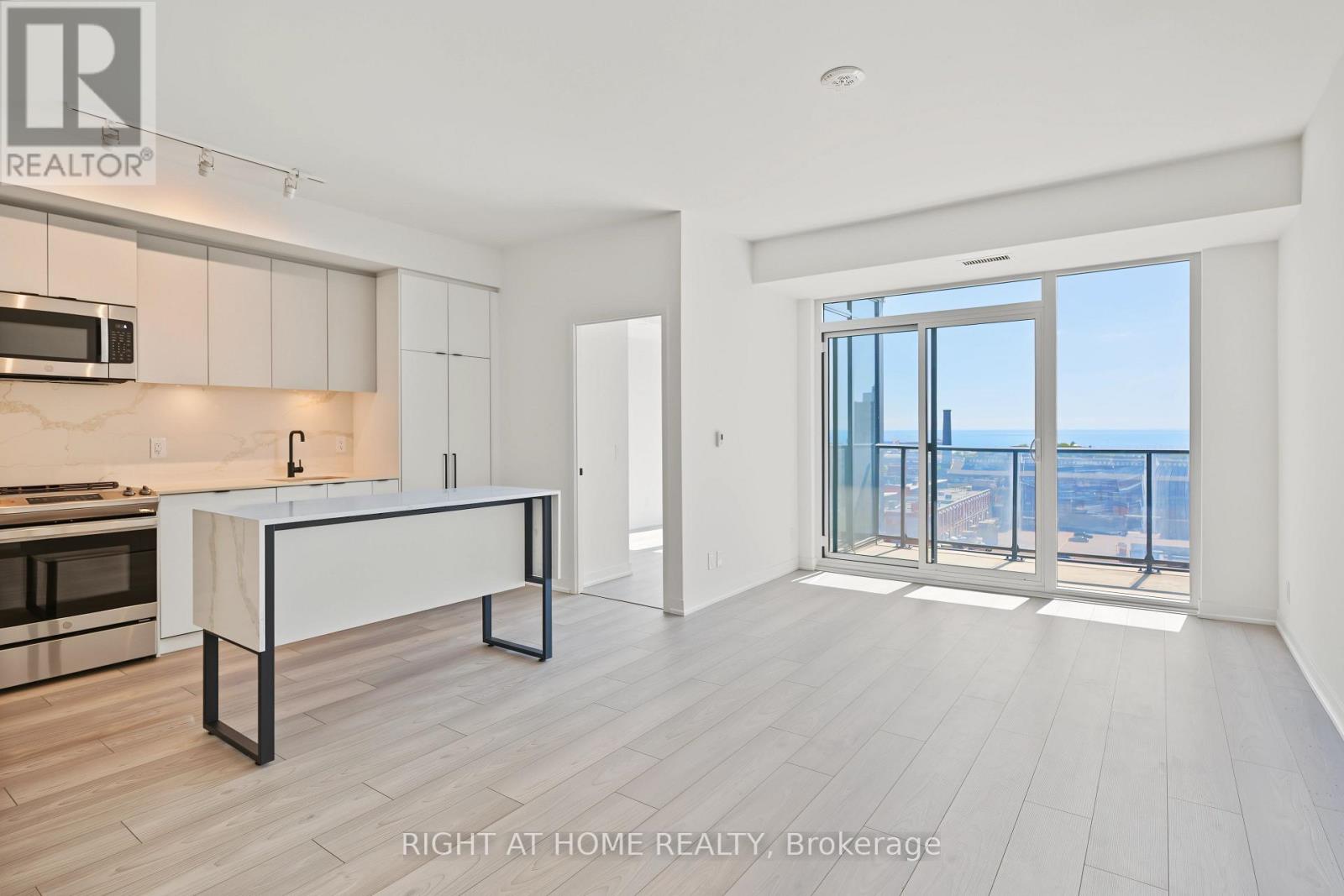 #619 285 DUFFERIN STREET - 7