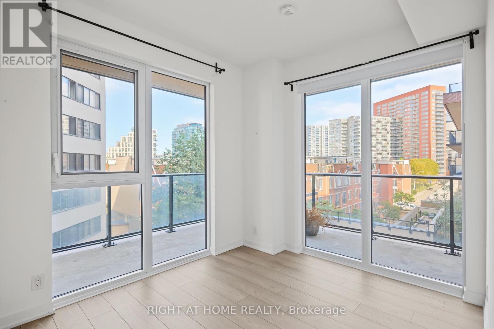#335 285 DUFFERIN STREET - 13