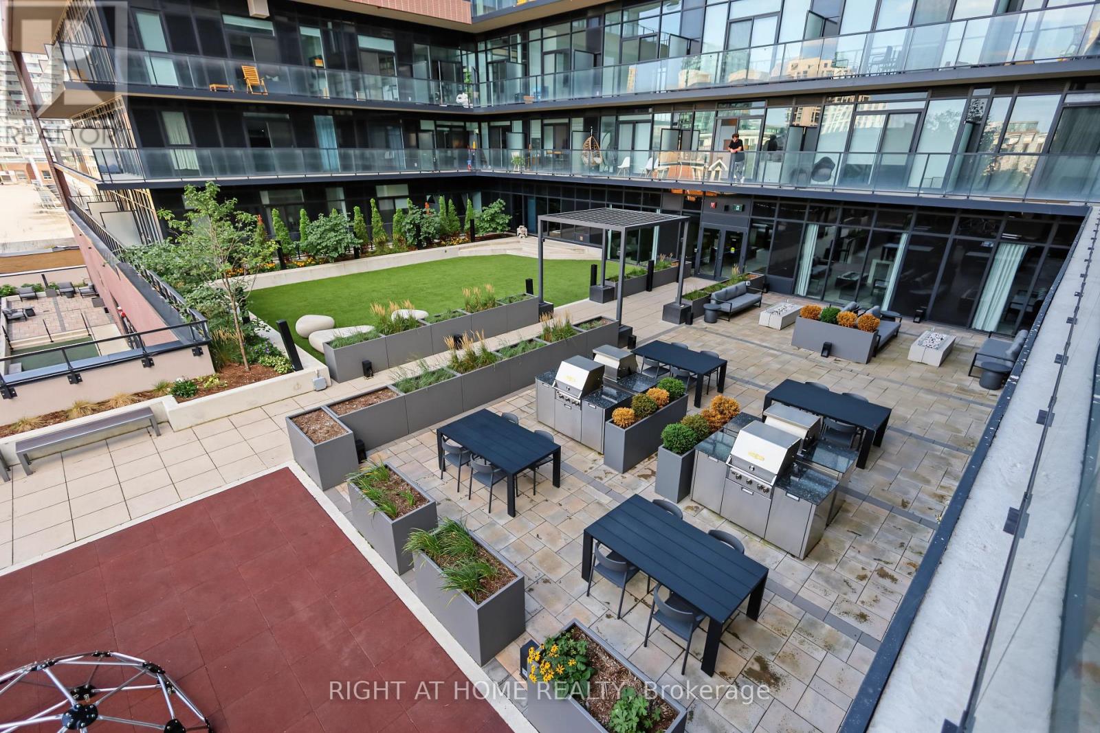 #335 285 DUFFERIN STREET - 20