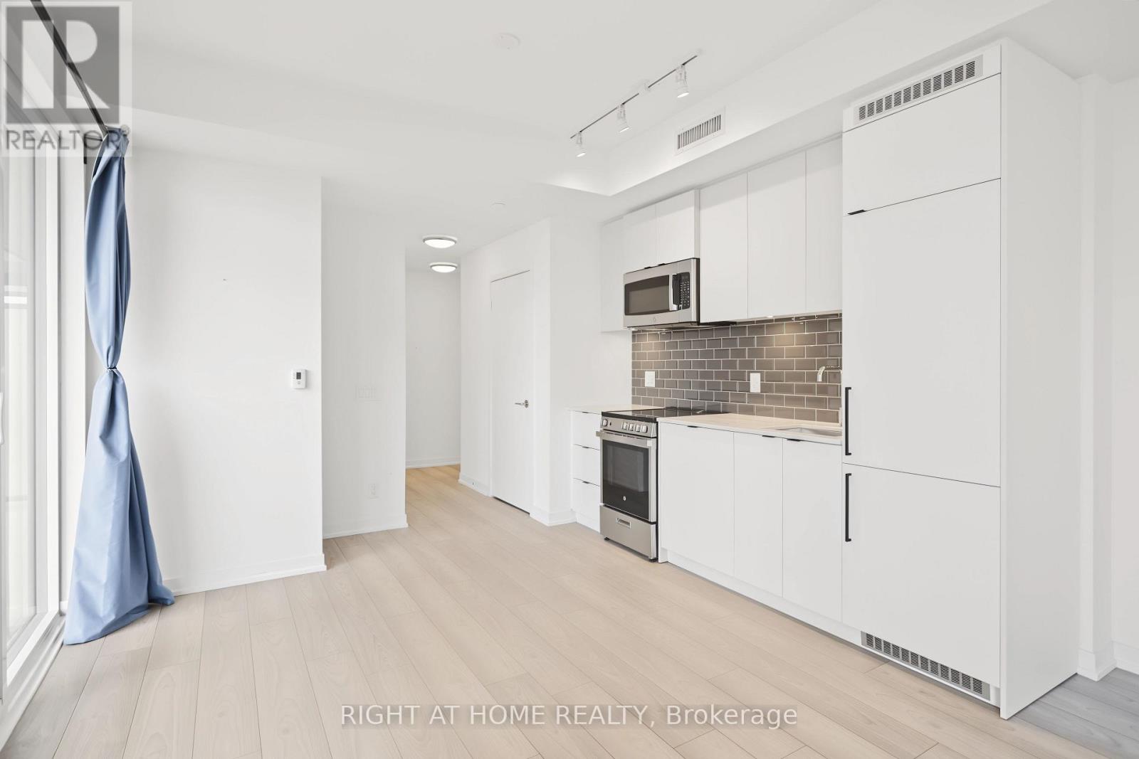 335- 285 Dufferin Street, Toronto, ON photo 9