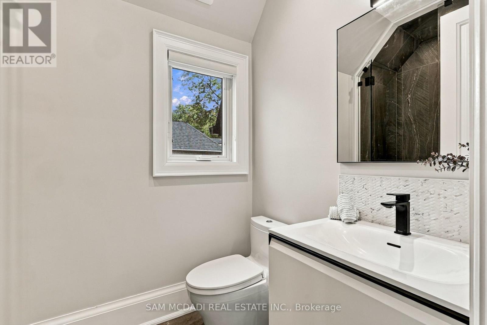 902 PARKLAND AVENUE - Image 34
