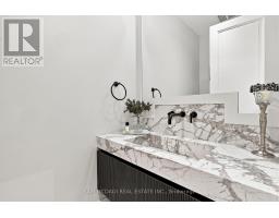Bedroom 2 - 902 Parkland Avenue, Mississauga, ON L5H3H1 Photo 11