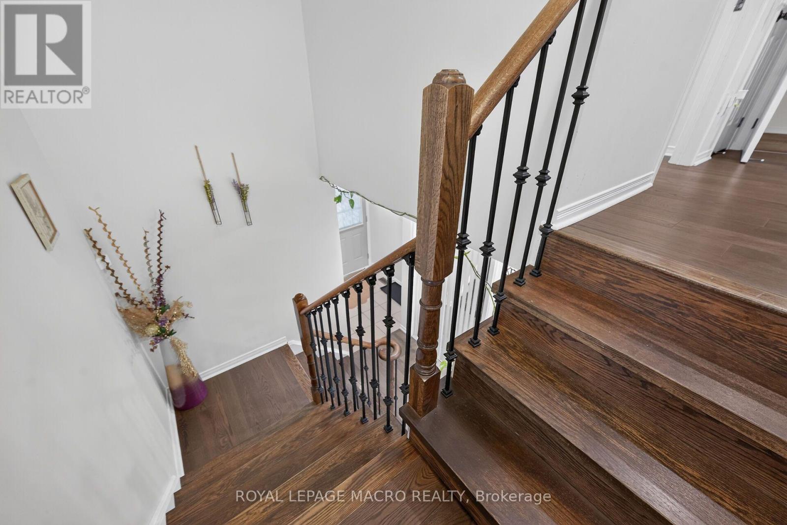 119 GOWLAND DRIVE - 32