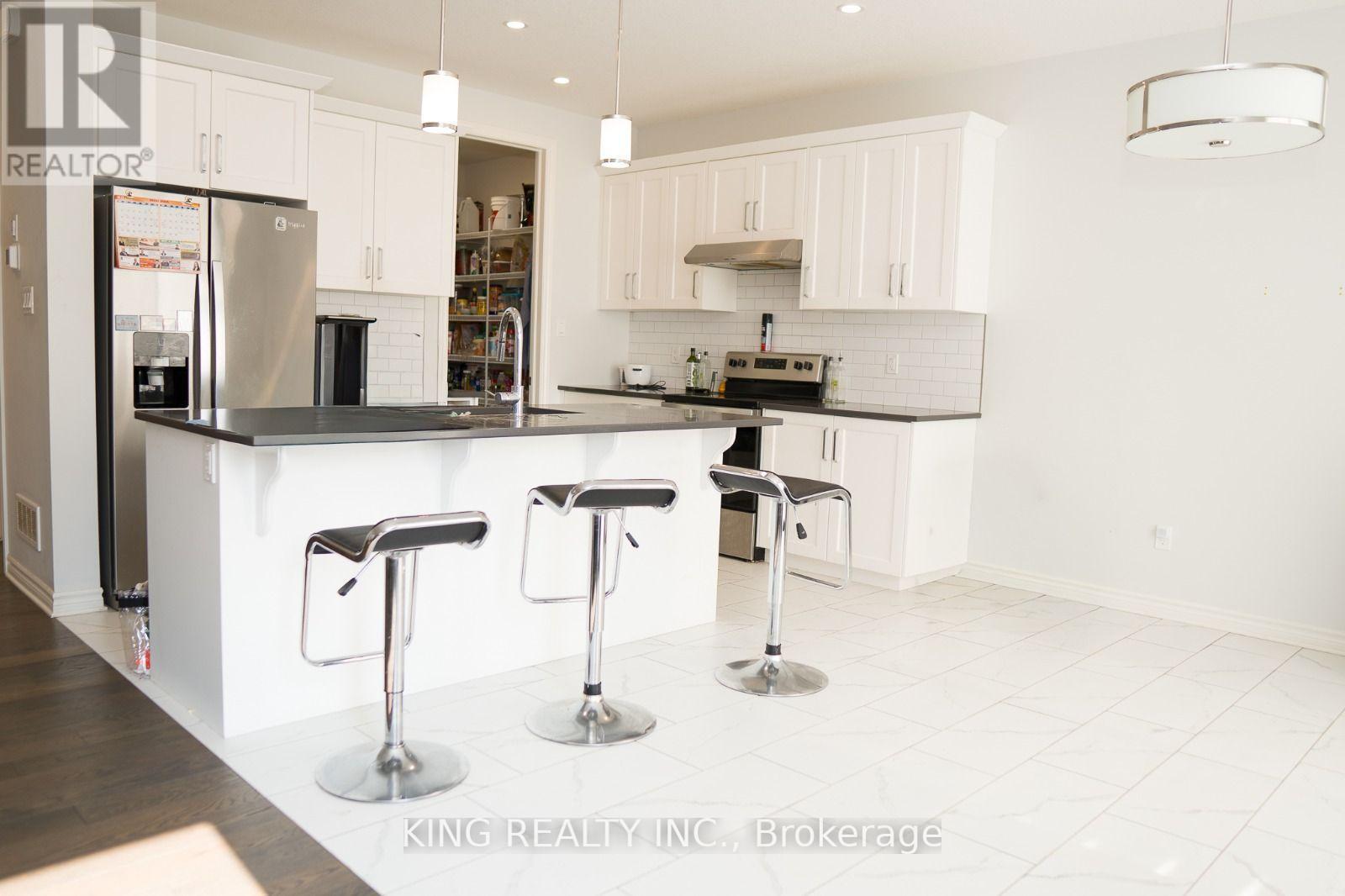 24 Welch Court, St. Thomas, ON photo 5