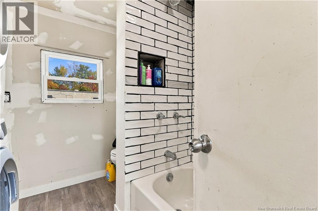 23 Douglas Crescent - 17