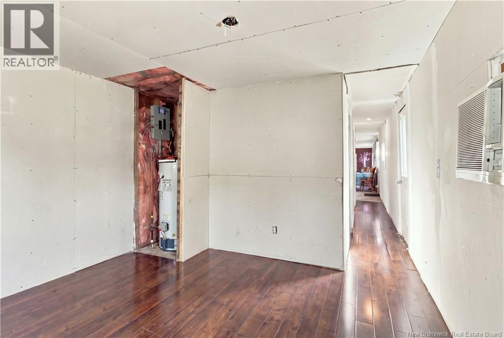 23 Douglas Crescent - 22