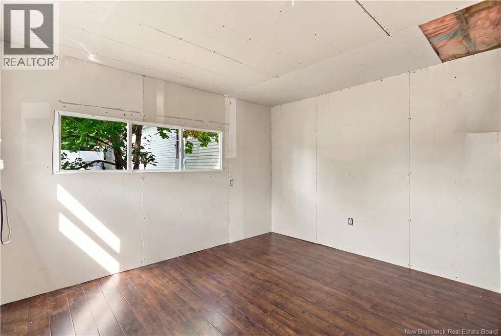 23 Douglas Crescent - 21