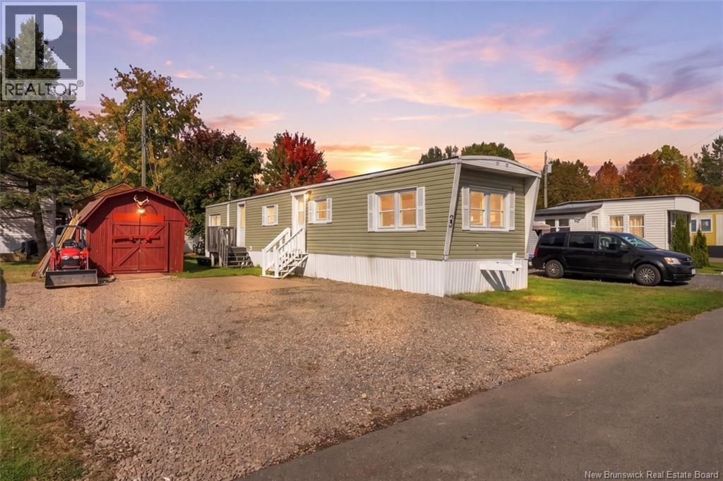 23 Douglas Crescent - 1