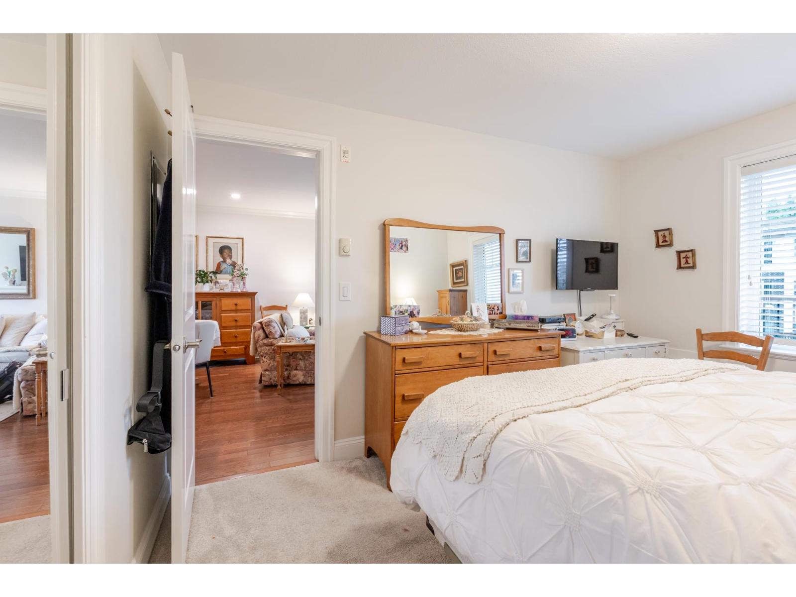 305 15389 ROPER AVENUE, White Rock