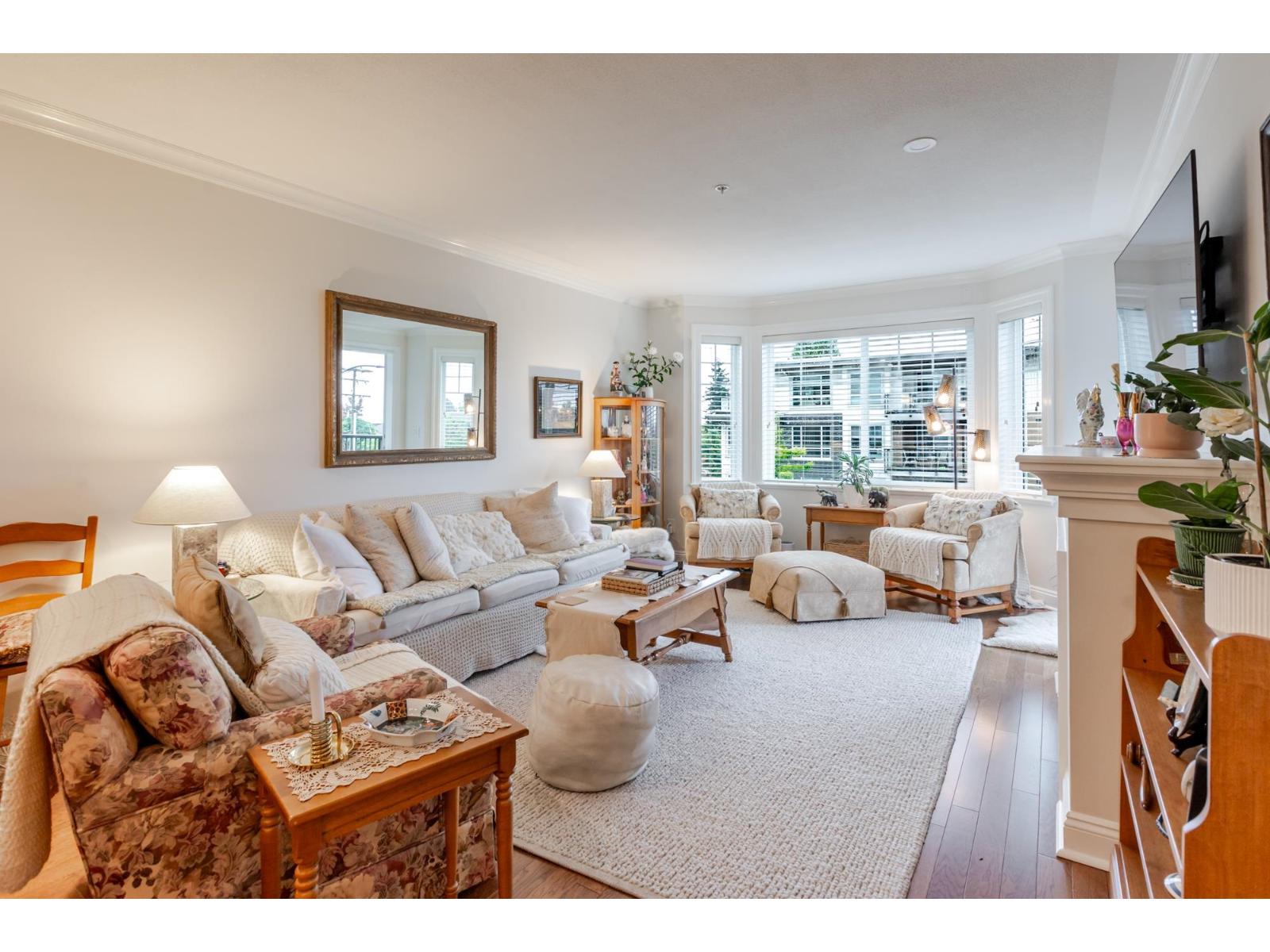 305 15389 ROPER AVENUE, White Rock