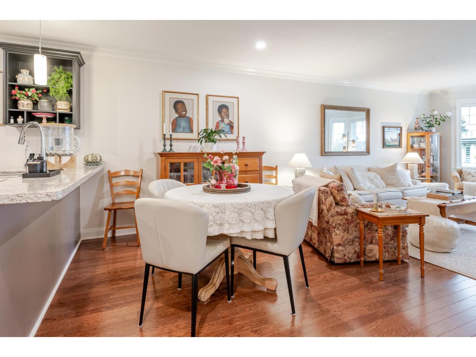 305 15389 ROPER AVENUE, White Rock