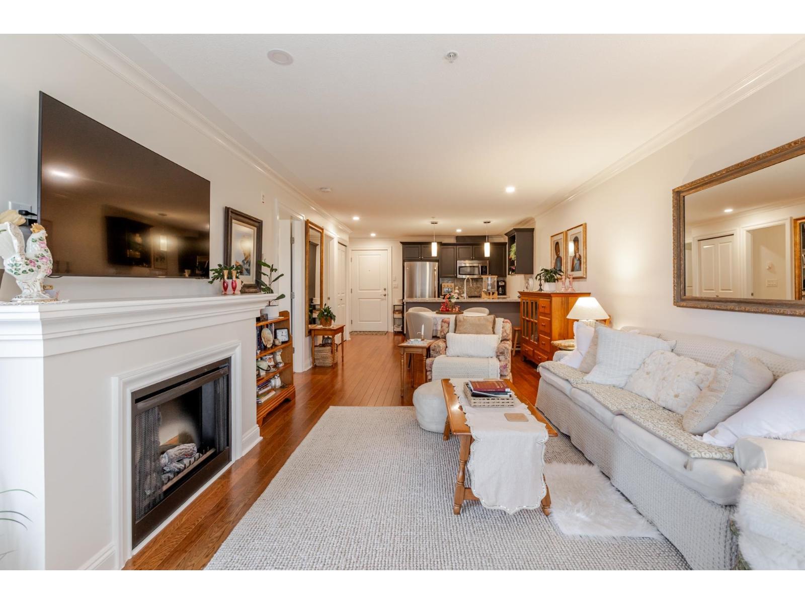 305 15389 ROPER AVENUE, White Rock