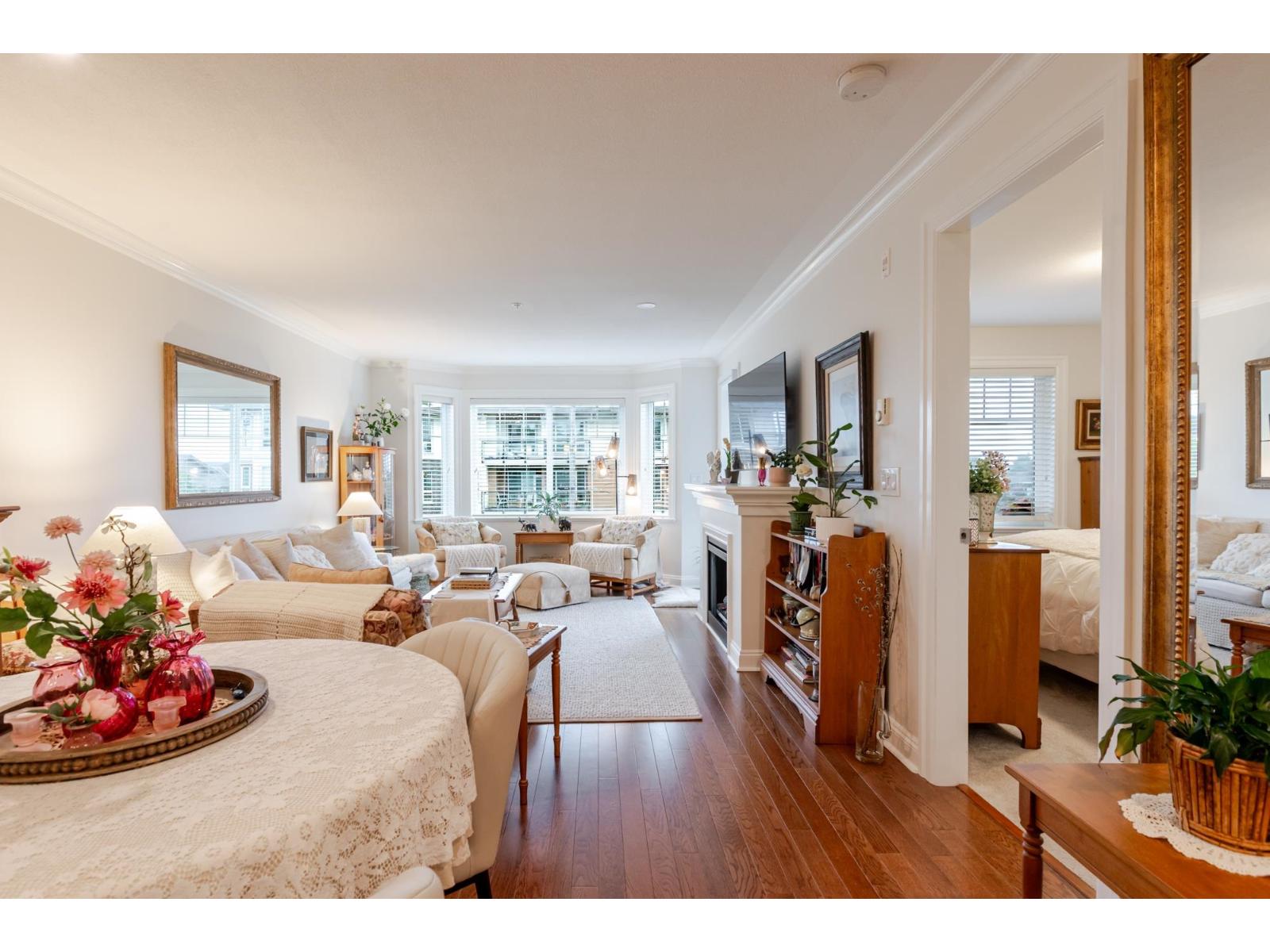 305 15389 ROPER AVENUE, White Rock