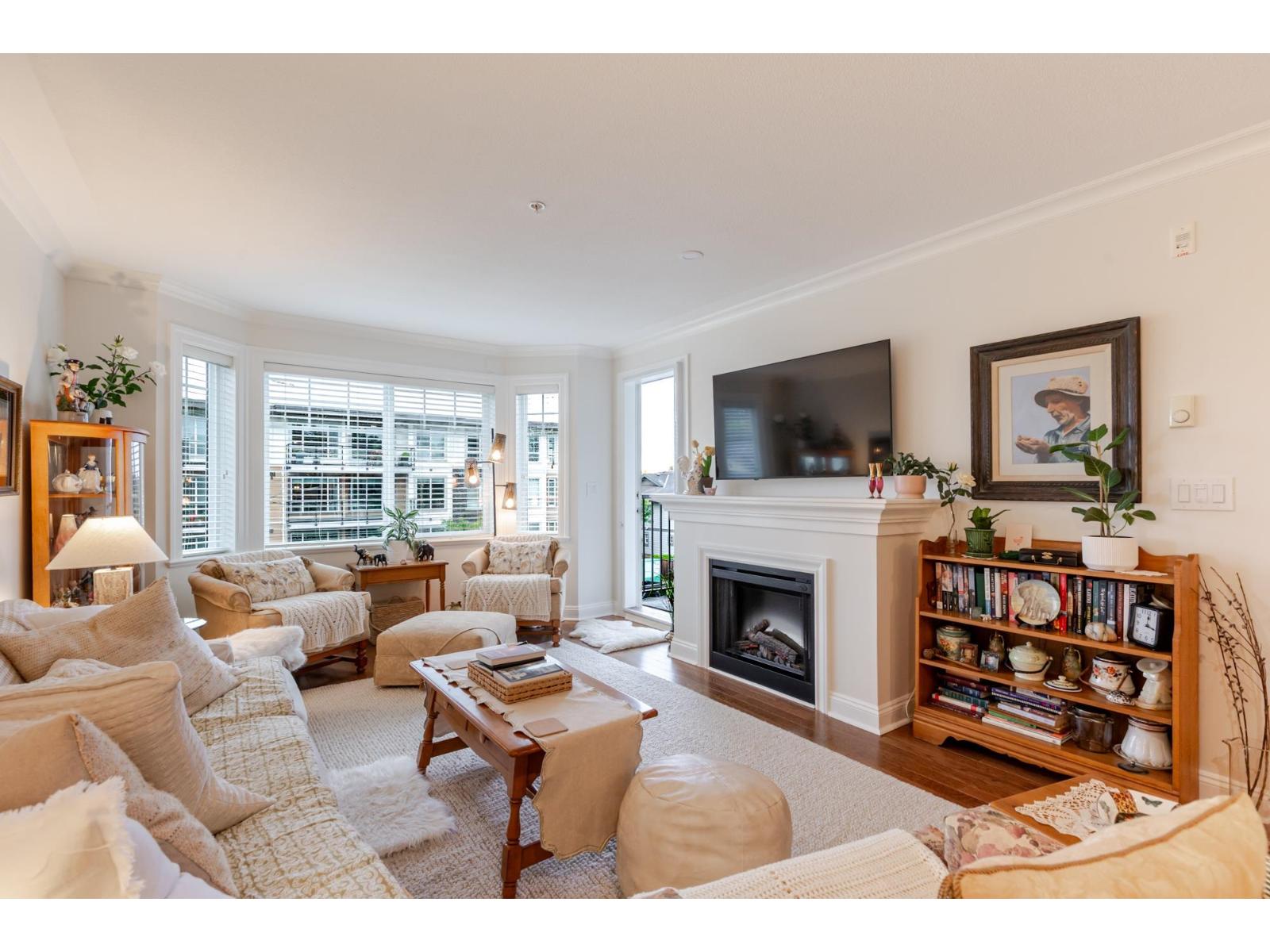 305 15389 ROPER AVENUE, White Rock