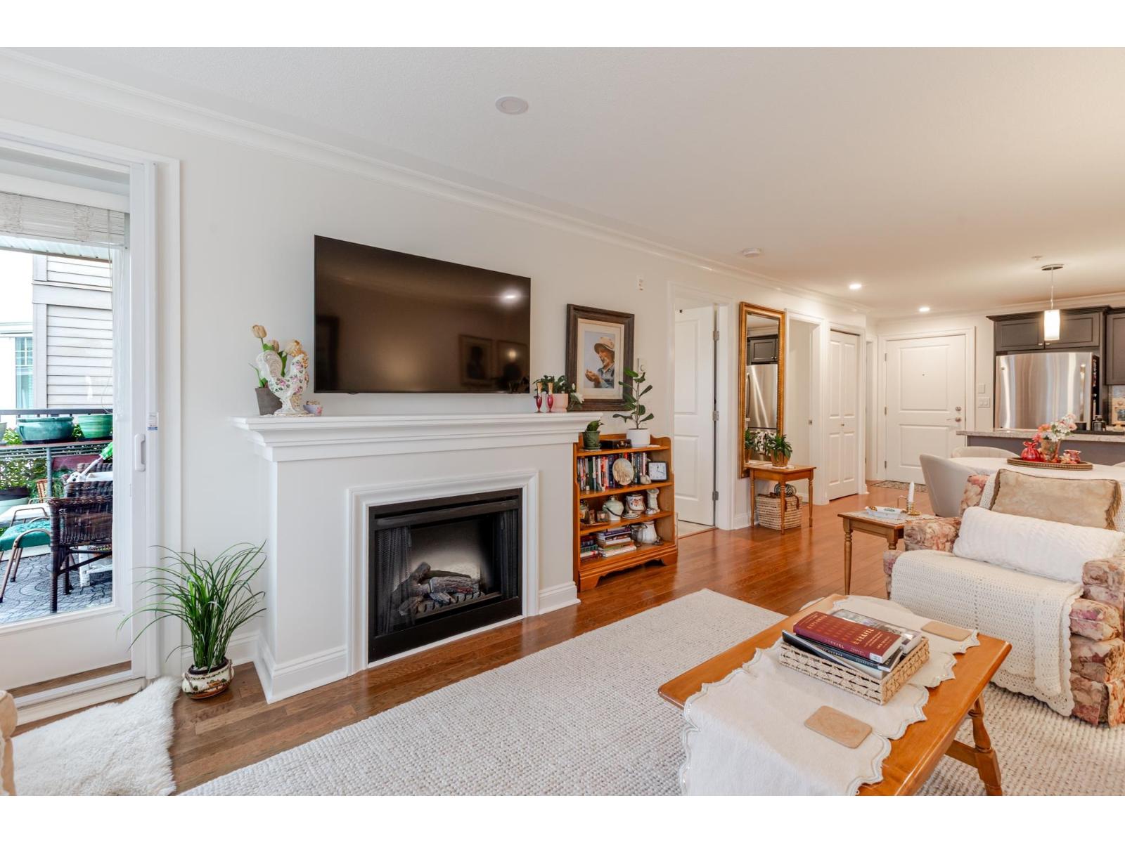 305 15389 ROPER AVENUE, White Rock