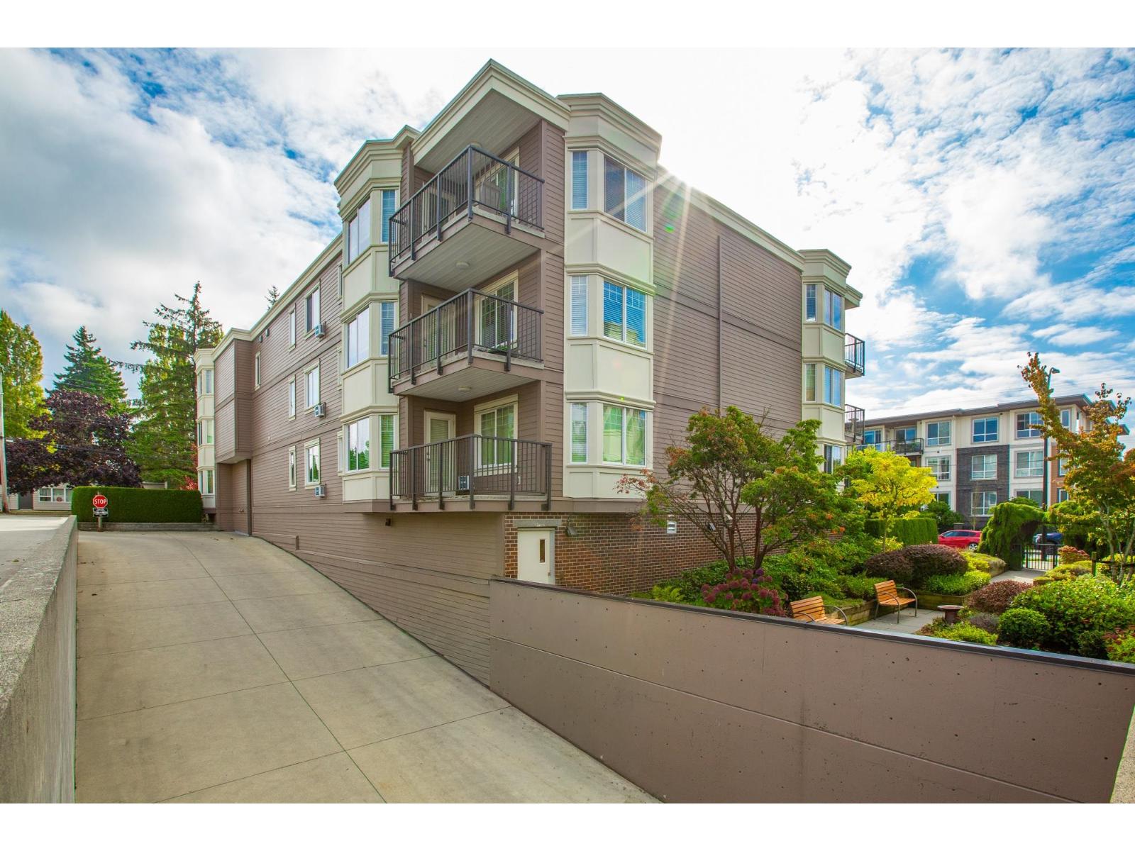 305 15389 ROPER AVENUE, White Rock