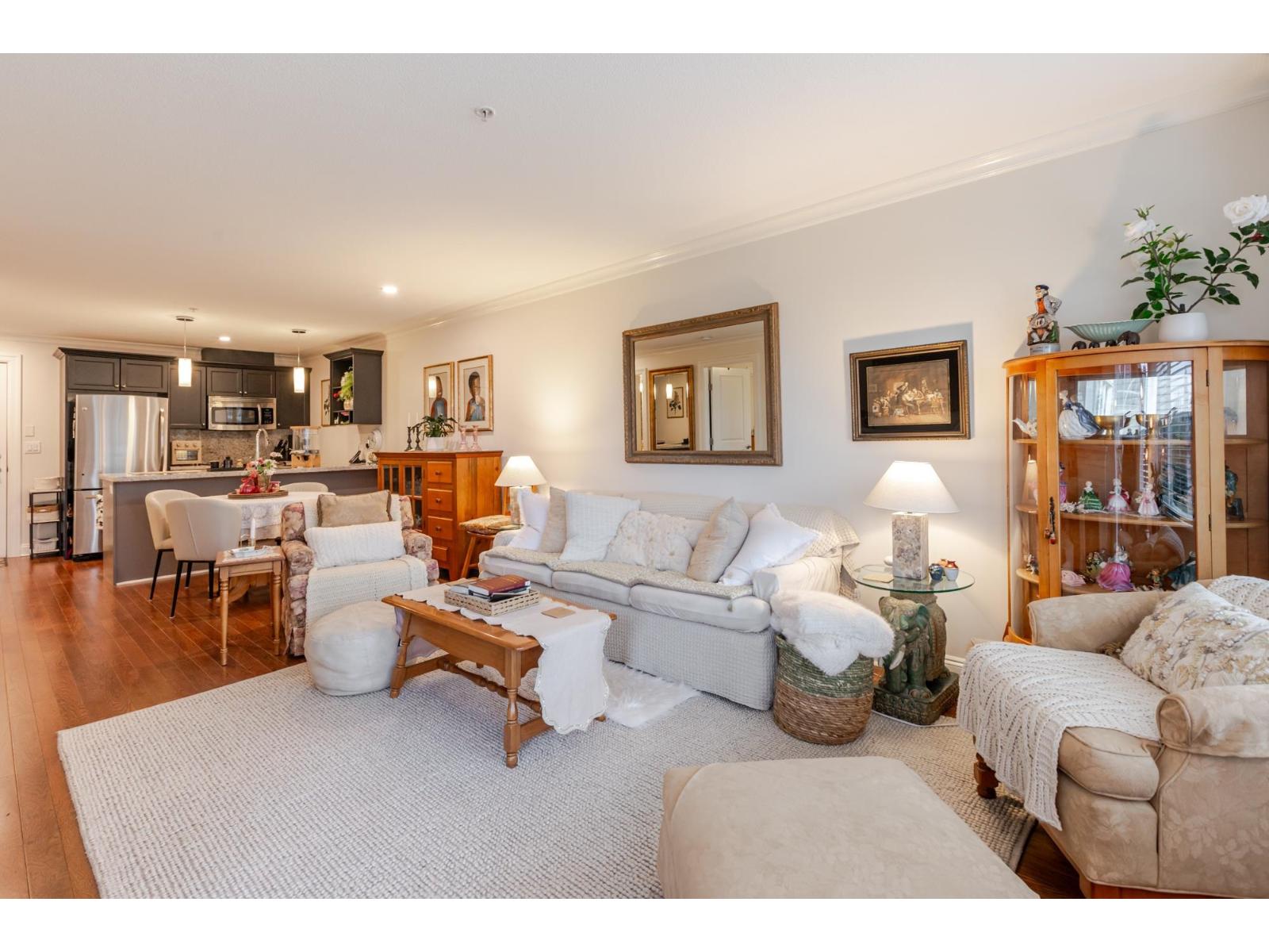 305 15389 ROPER AVENUE, White Rock
