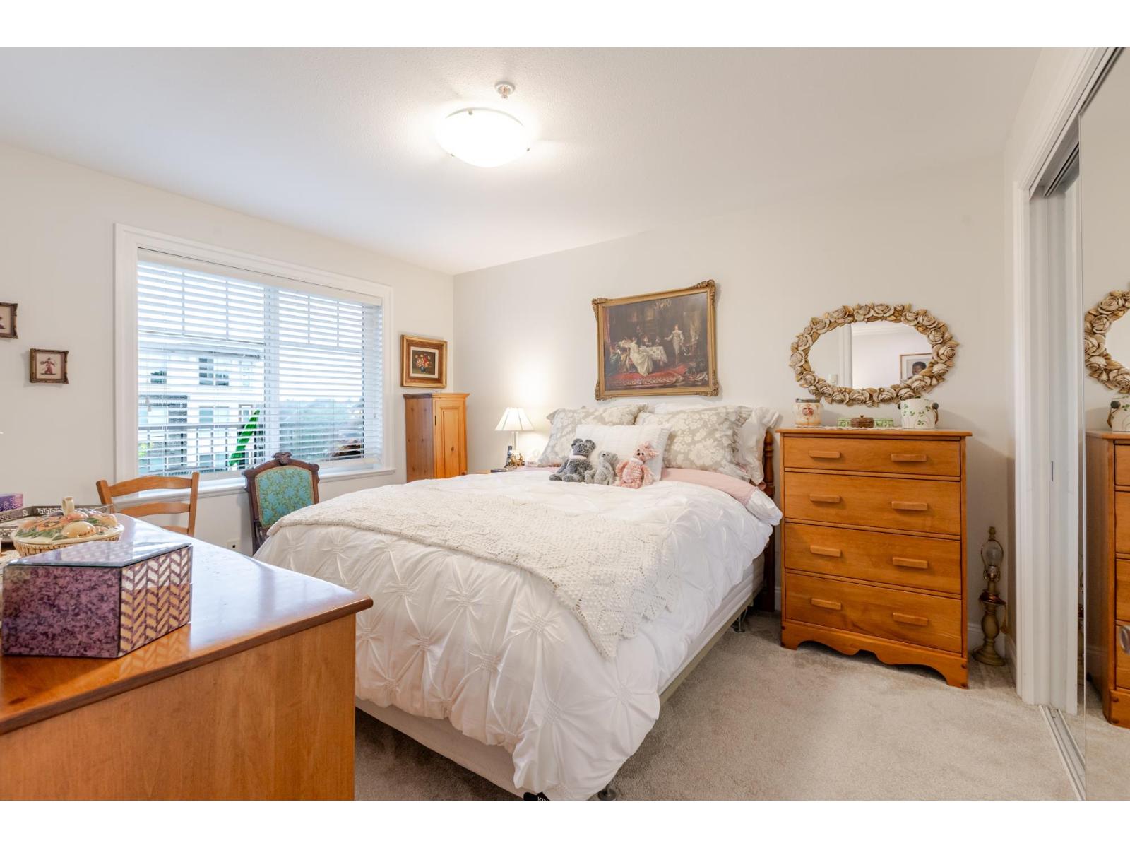 305 15389 ROPER AVENUE, White Rock