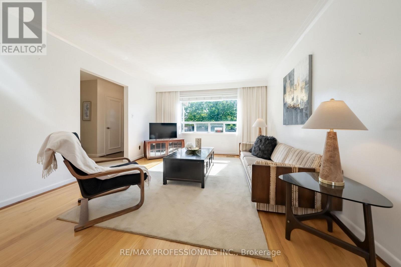 228 Eileen Avenue, Toronto, ON photo 2