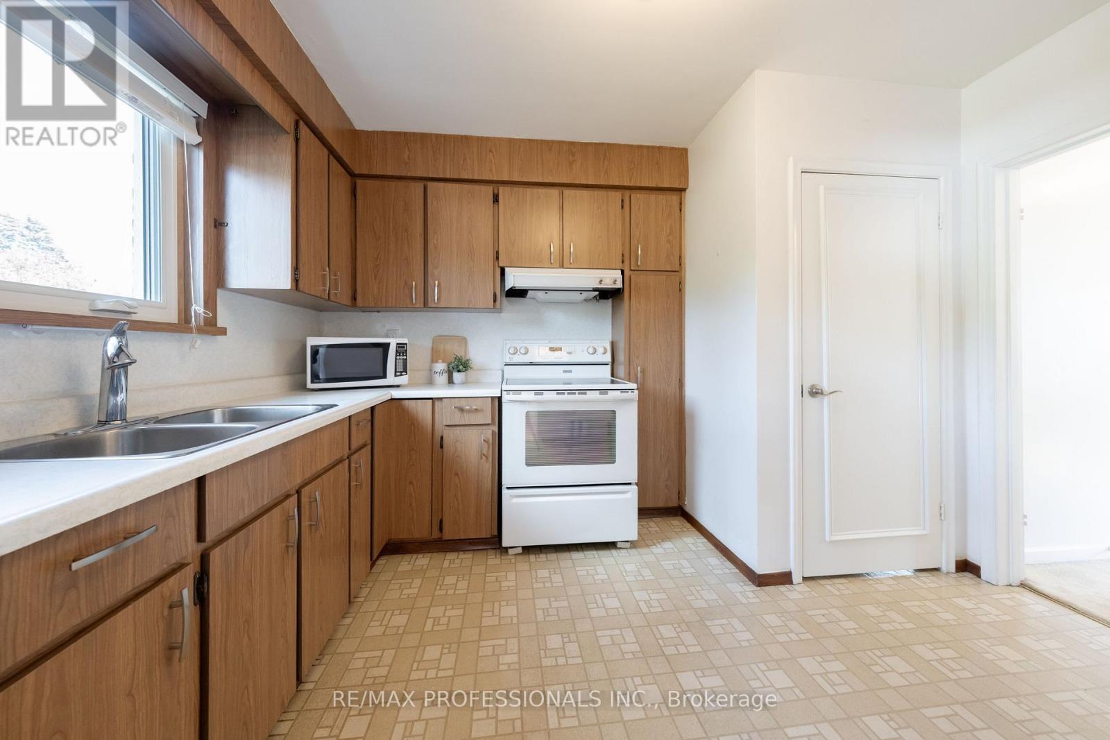 228 Eileen Avenue, Toronto, ON photo 11