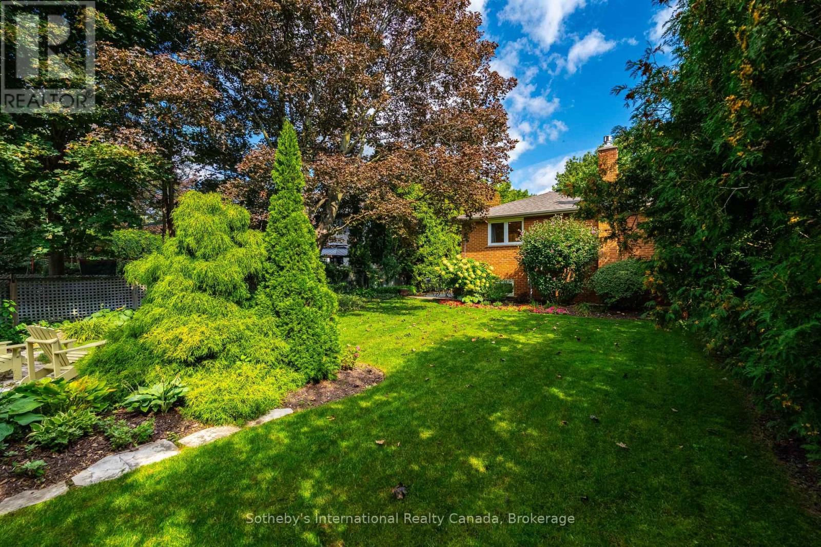 885 FLETCHER VALLEY CRESCENT - Image 40