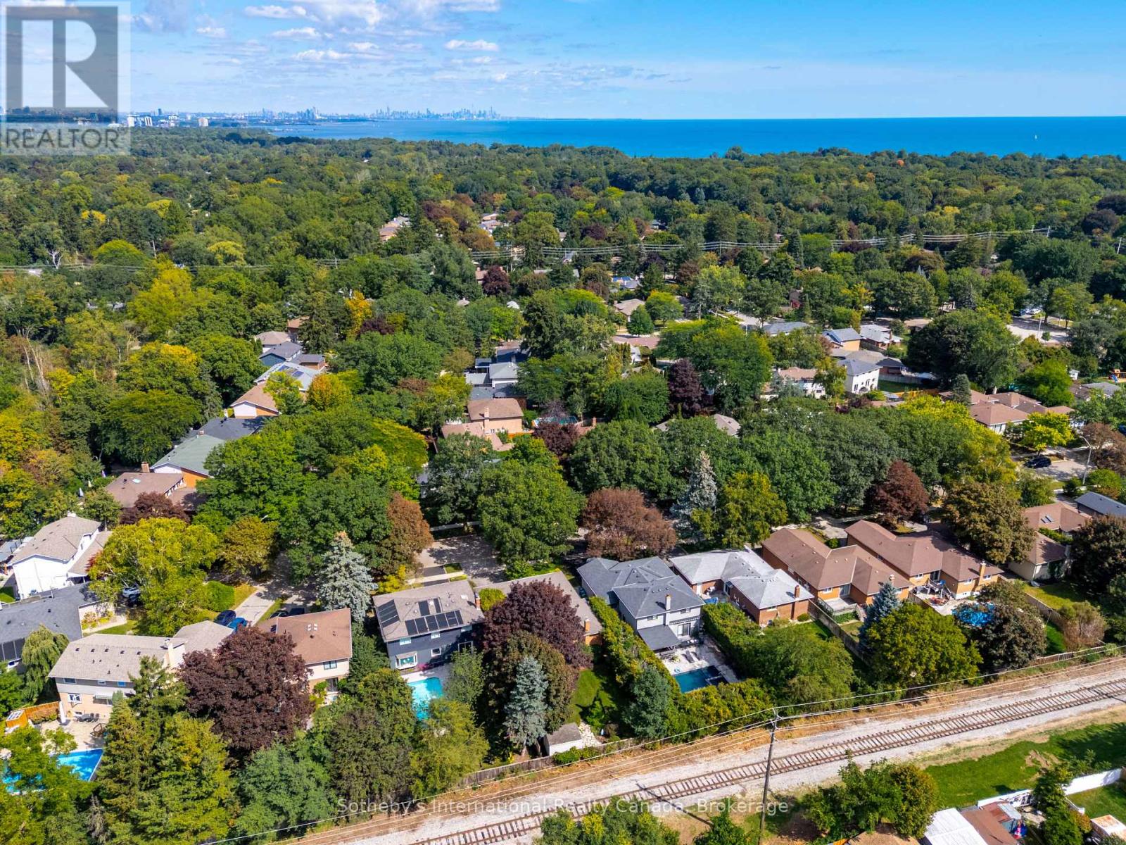 885 FLETCHER VALLEY CRESCENT - 48
