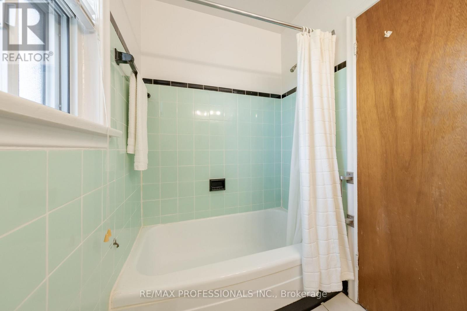 228 EILEEN AVENUE - 21