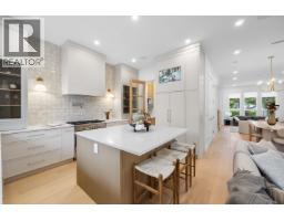 2008 Westview Drive, North Vancouver, BC V7M3B2 Photo 6