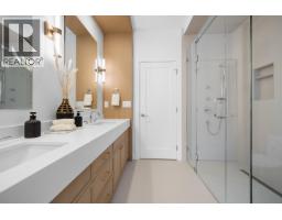 2008 Westview Drive, North Vancouver, BC V7M3B2 Photo 15