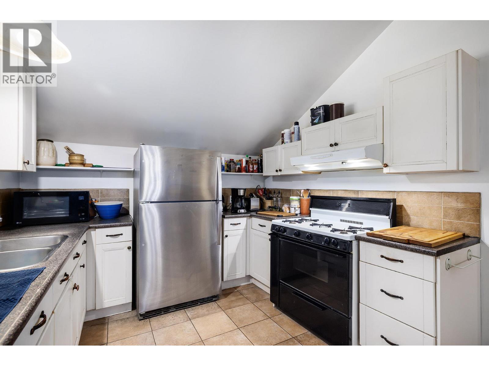 6350 33 Highway Unit# 22, Beaverdell