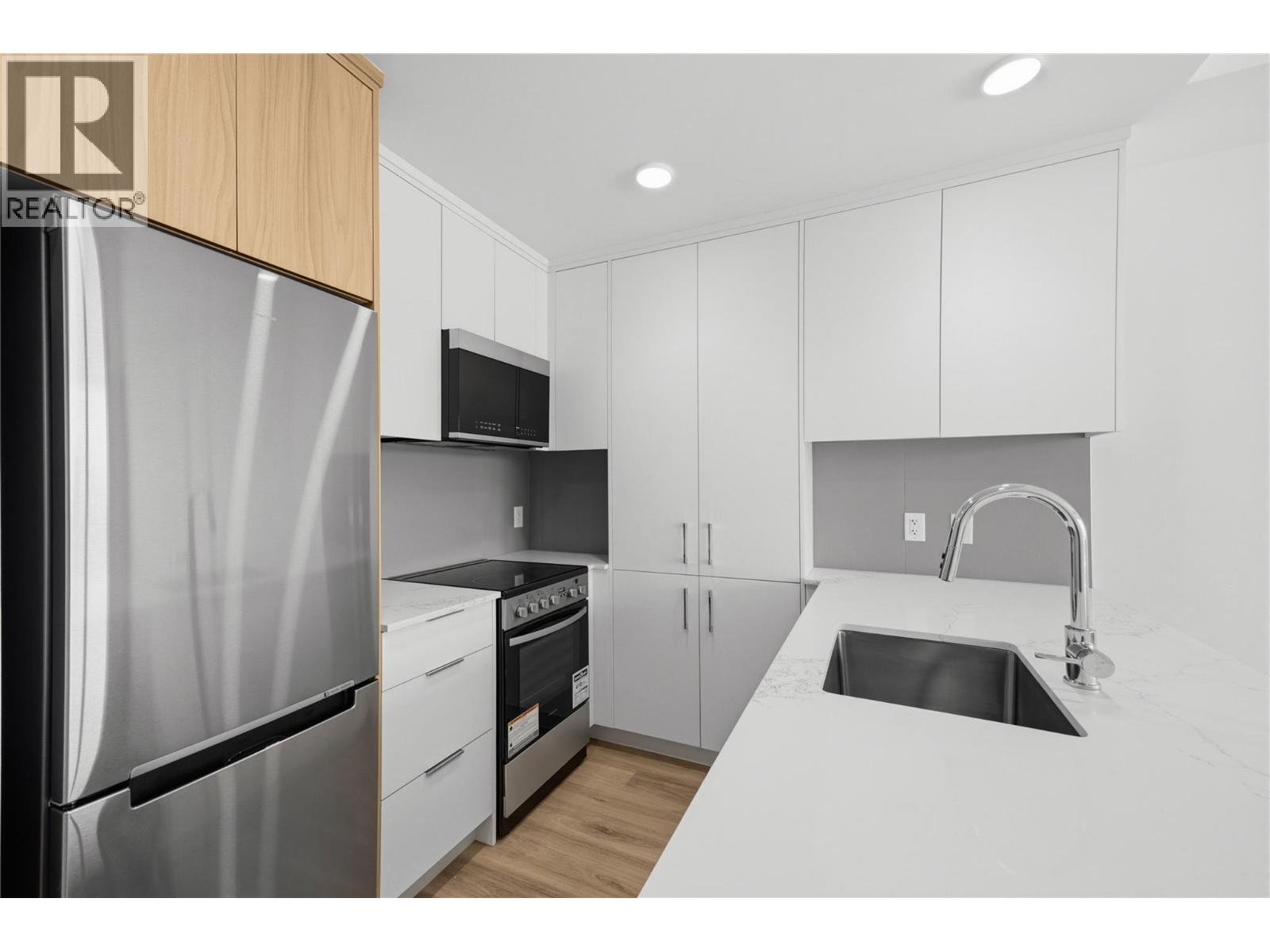 #608 270 Riverside Drive - 28