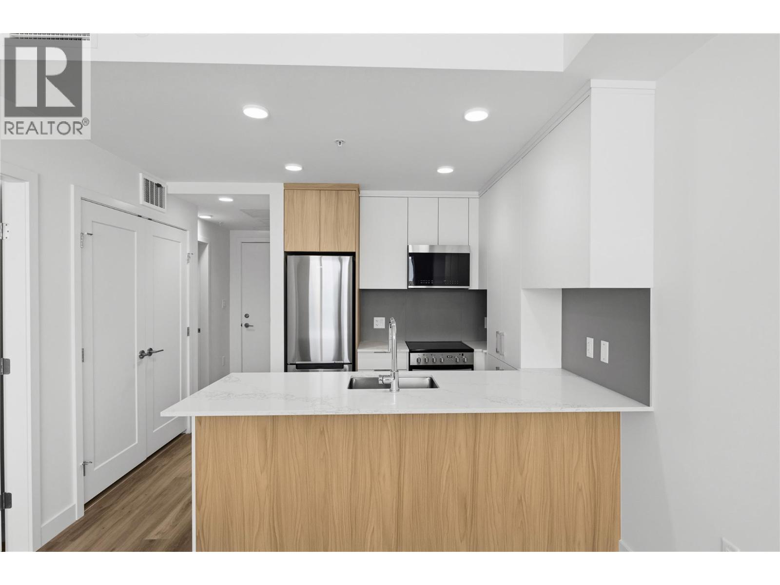 #608 270 Riverside Drive - 13