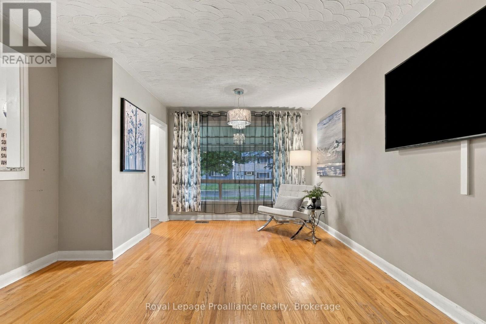 14 Munro Avenue, Belleville, ON photo 5