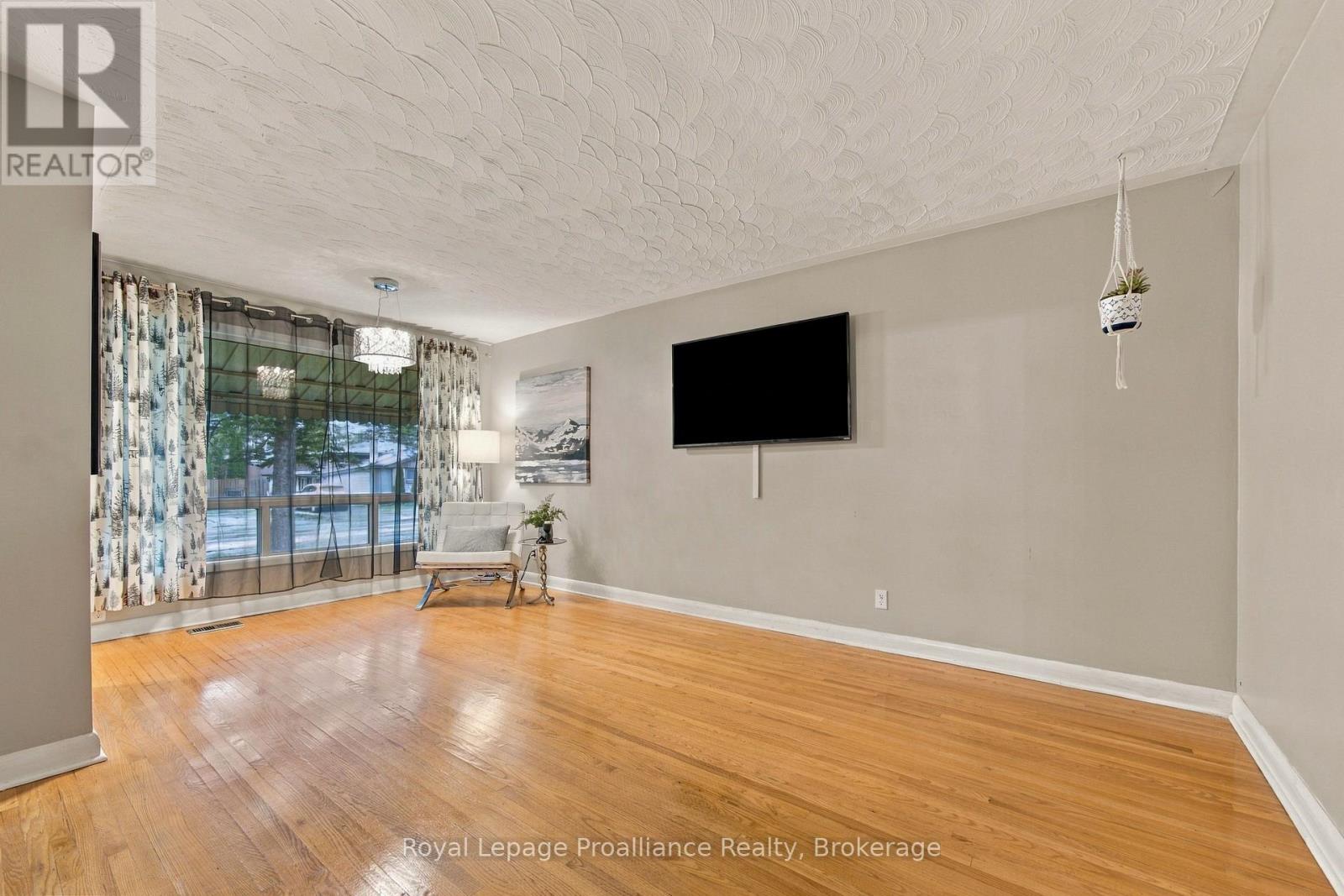 14 Munro Avenue, Belleville, ON photo 6