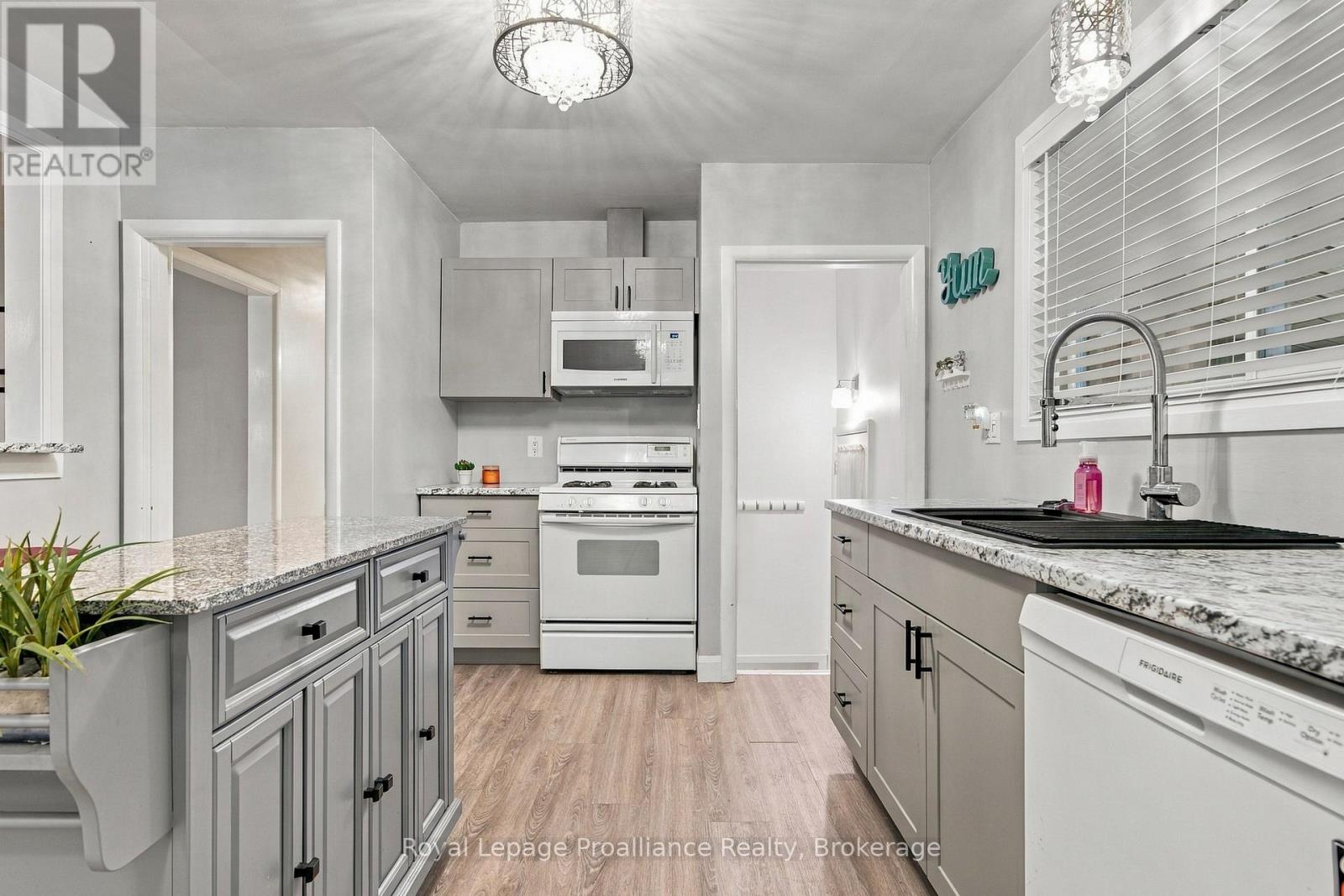 14 Munro Avenue, Belleville, ON photo 8