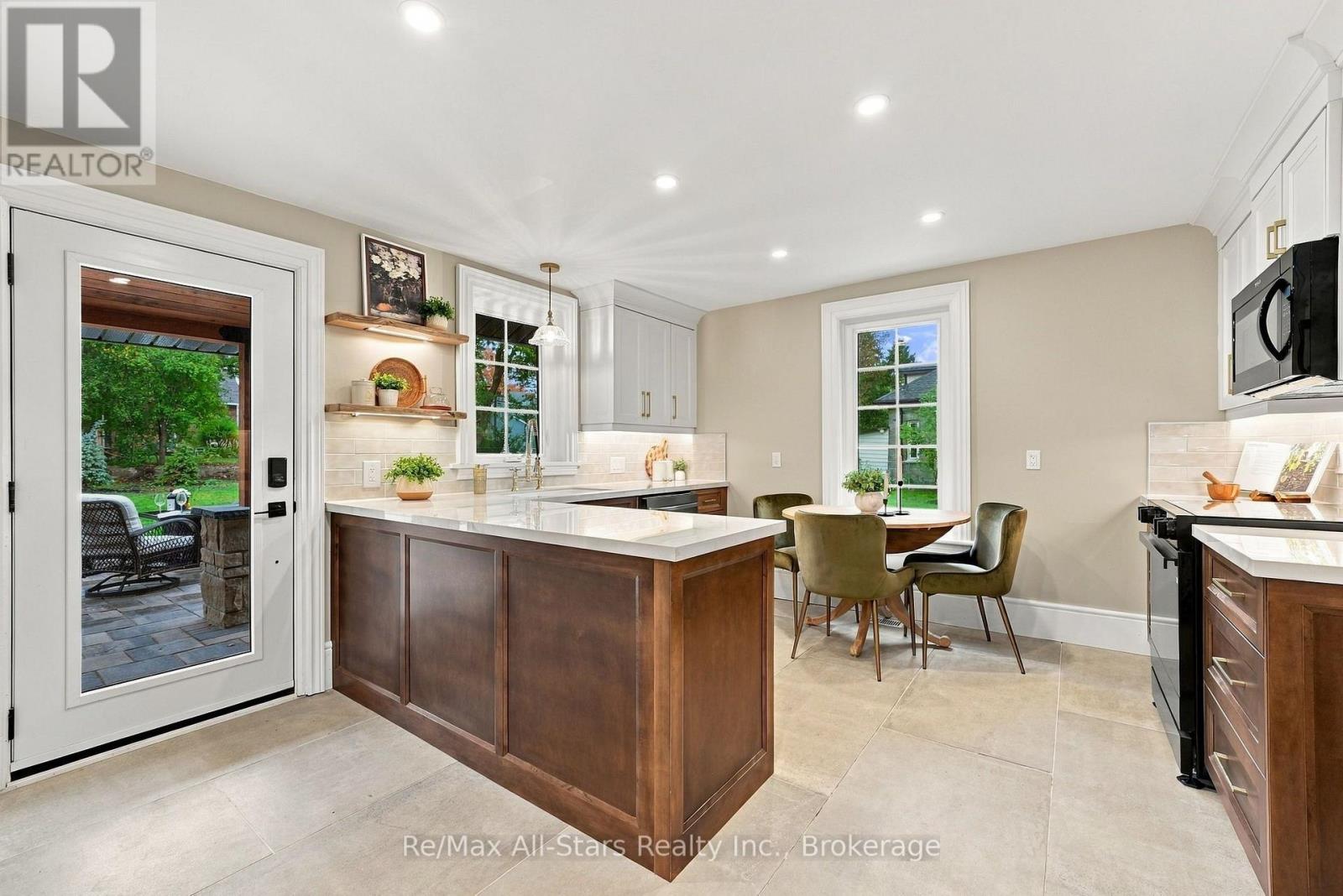 40 CAROLINE STREET - Image 16