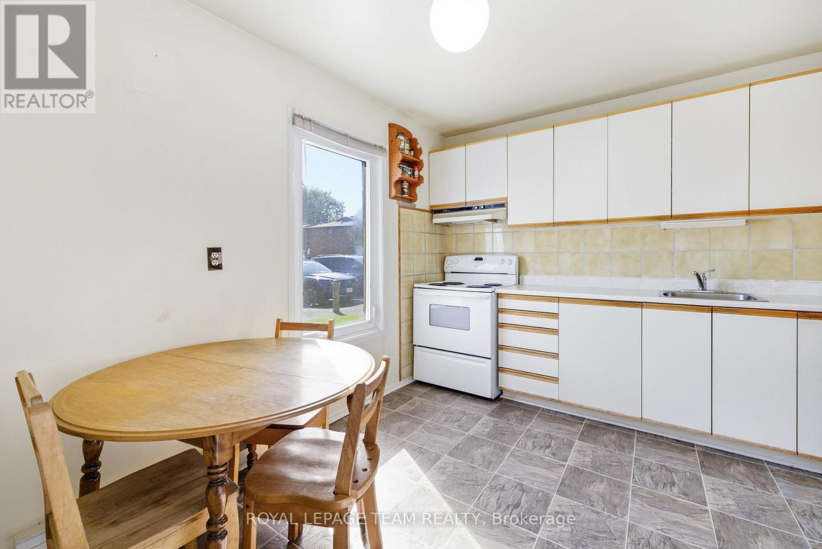 #127 3116 STOCKTON DRIVE - Image 4