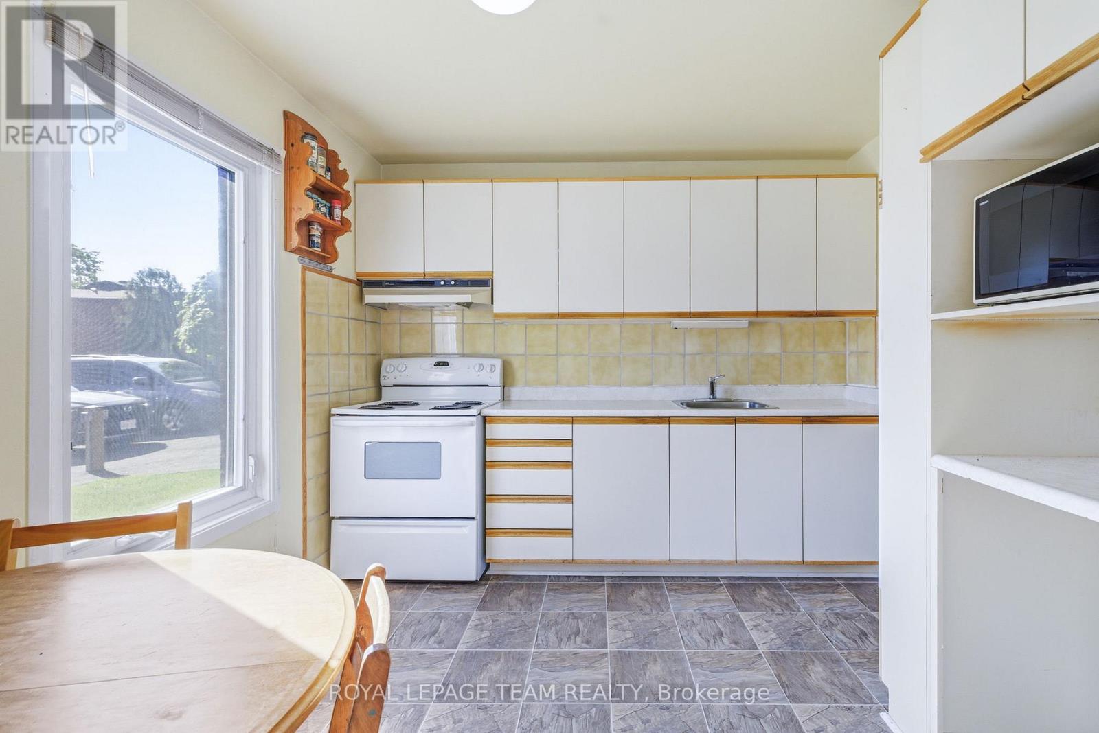 #127 3116 STOCKTON DRIVE - Image 5