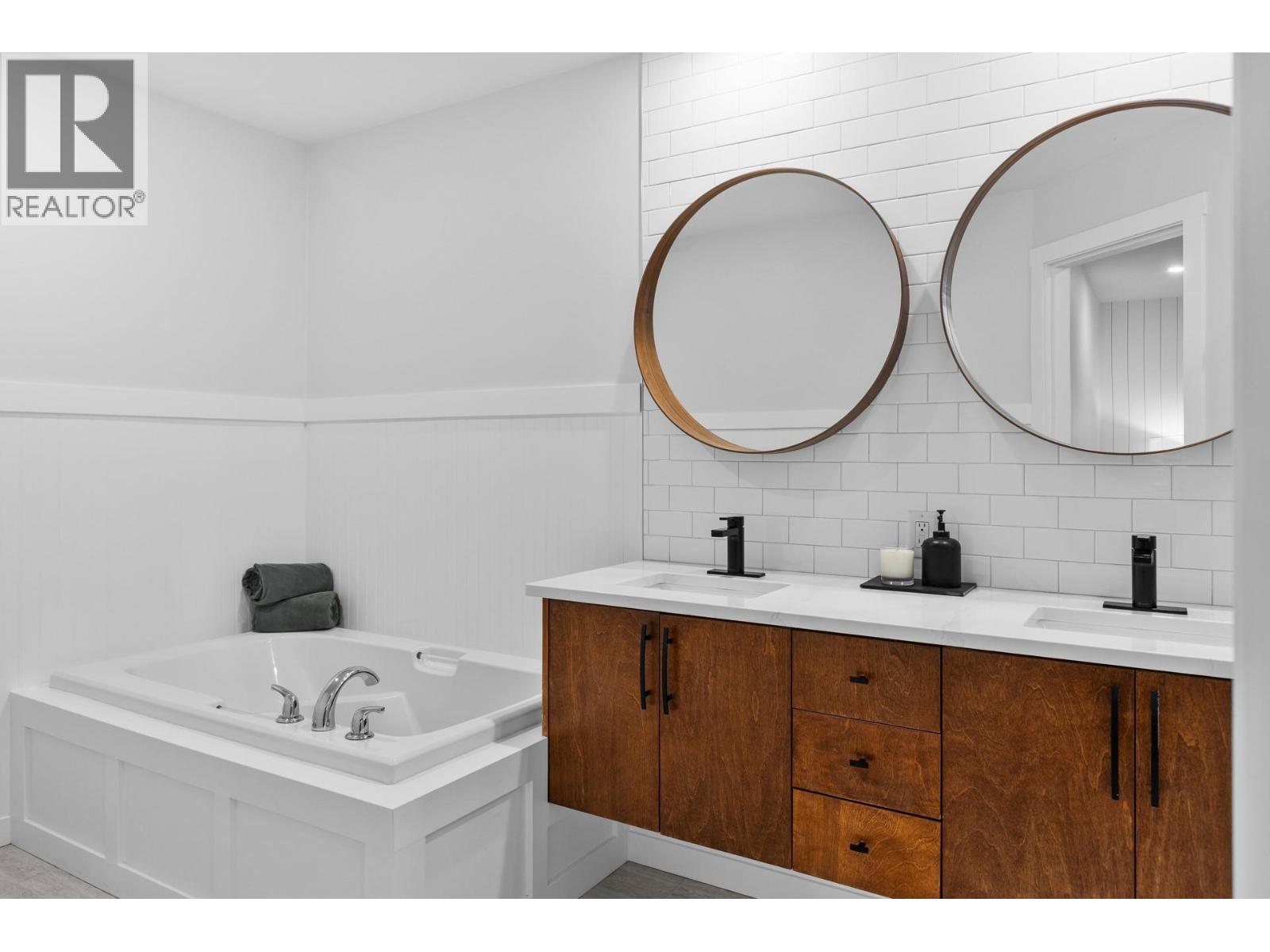  905 Paret Crescent, Kelowna