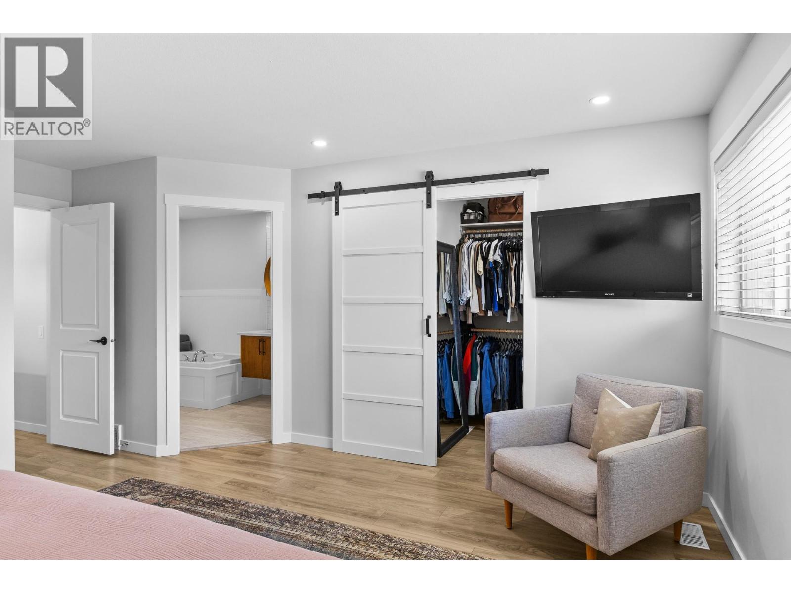  905 Paret Crescent, Kelowna