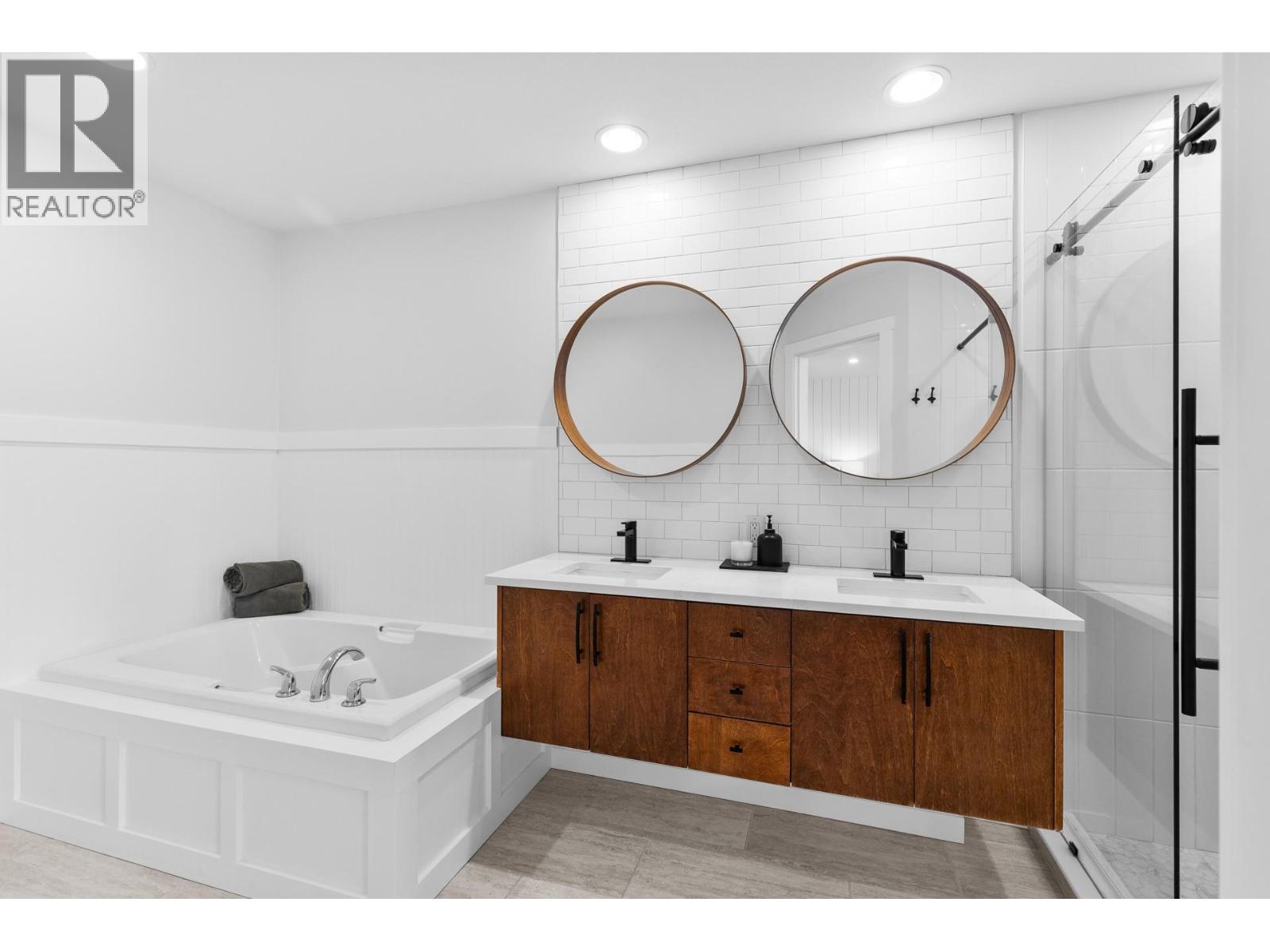  905 Paret Crescent, Kelowna