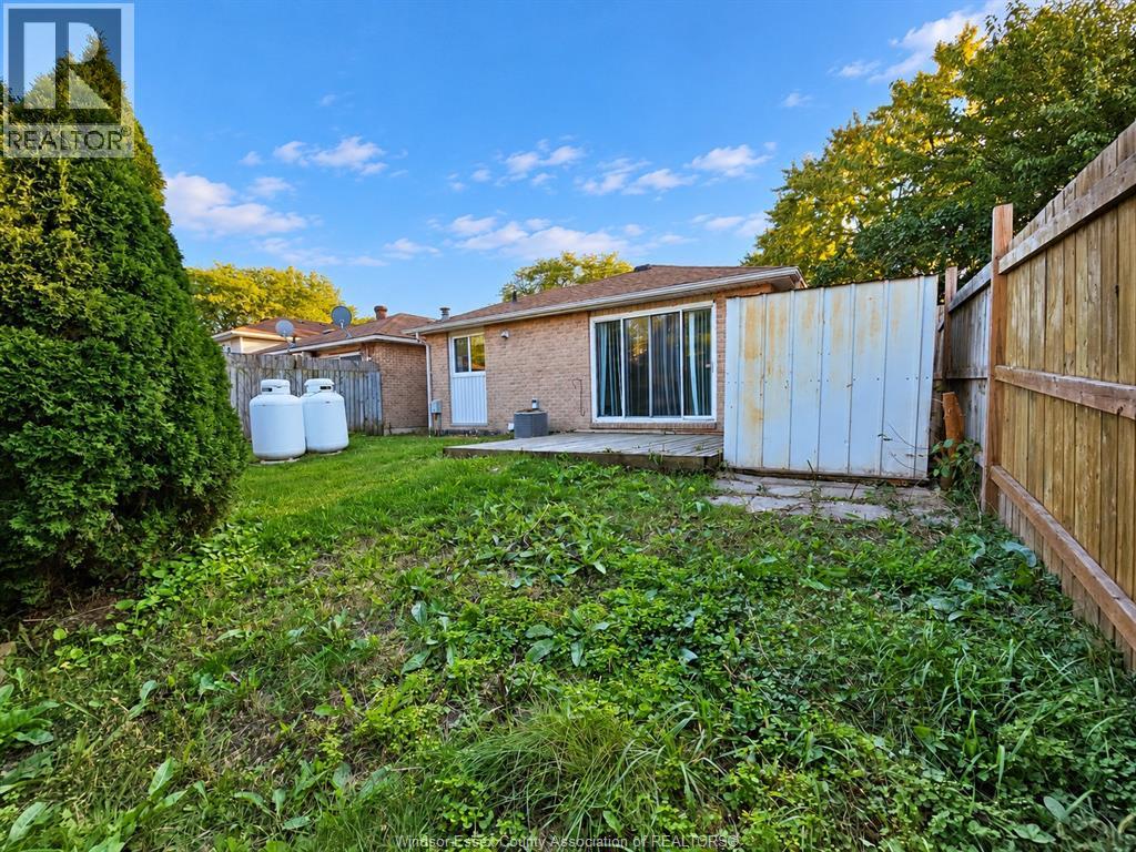 8370 GREGORY - 25