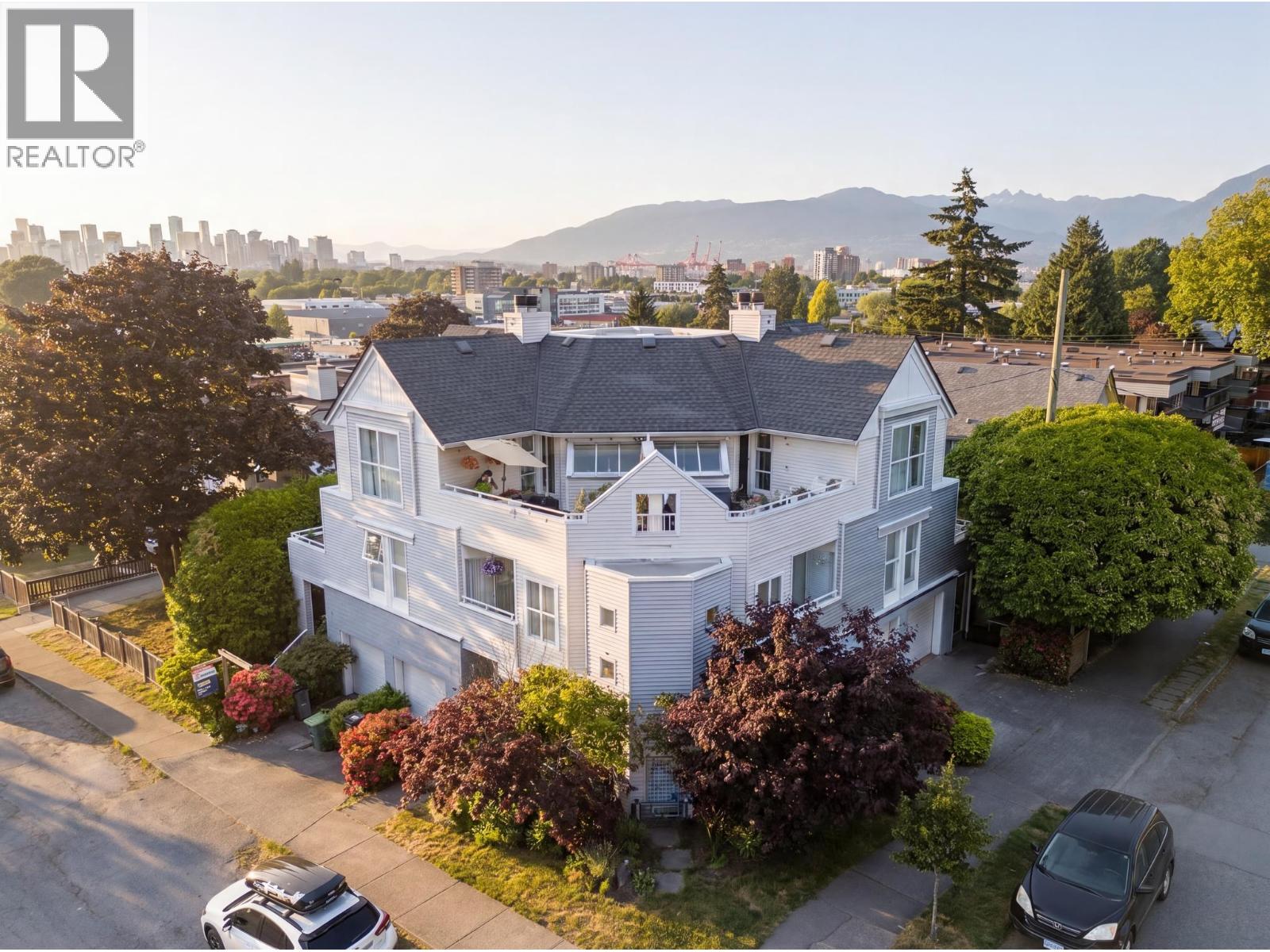 1345 WOODLAND DRIVE, Vancouver