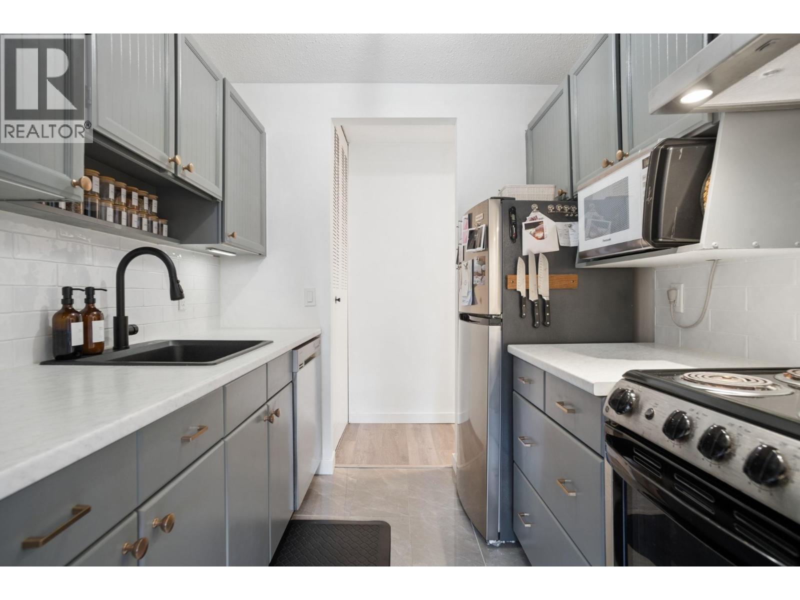 204 331 KNOX STREET, New Westminster
